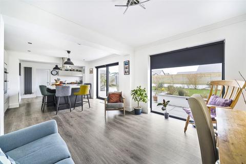 95 Bay View Road, Northam, Bideford, EX39 1BJ