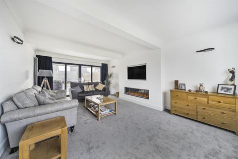 95 Bay View Road, Northam, Bideford, EX39 1BJ