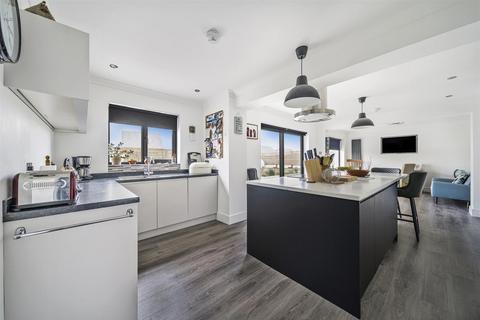 95 Bay View Road, Northam, Bideford, EX39 1BJ
