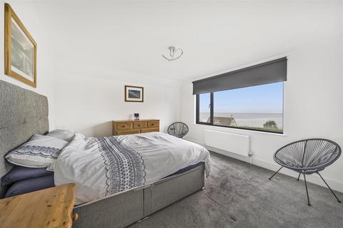 95 Bay View Road, Northam, Bideford, EX39 1BJ