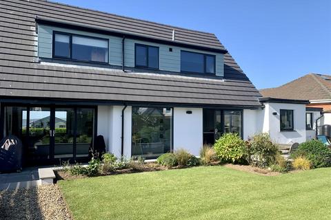 95 Bay View Road, Northam, Bideford, EX39 1BJ