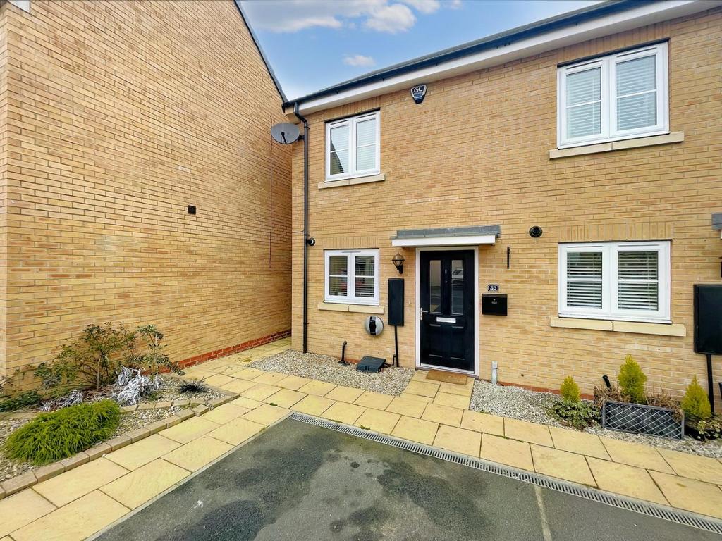 Southlands Close, South Milford, Leeds 2 bed end of terrace house £