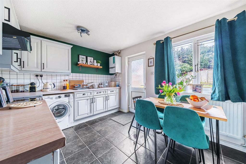 Jump Farm, Devizes 2 bed semidetached house £250,000