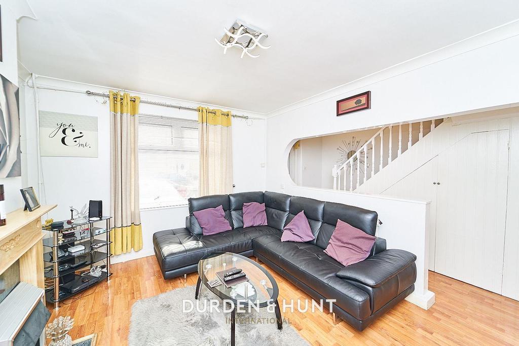 Arnold Road, Dagenham, RM9 3 bed terraced house £400,000