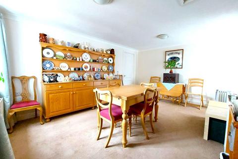 36 Cheyne Garth, Hornsea, HU18 1BF
