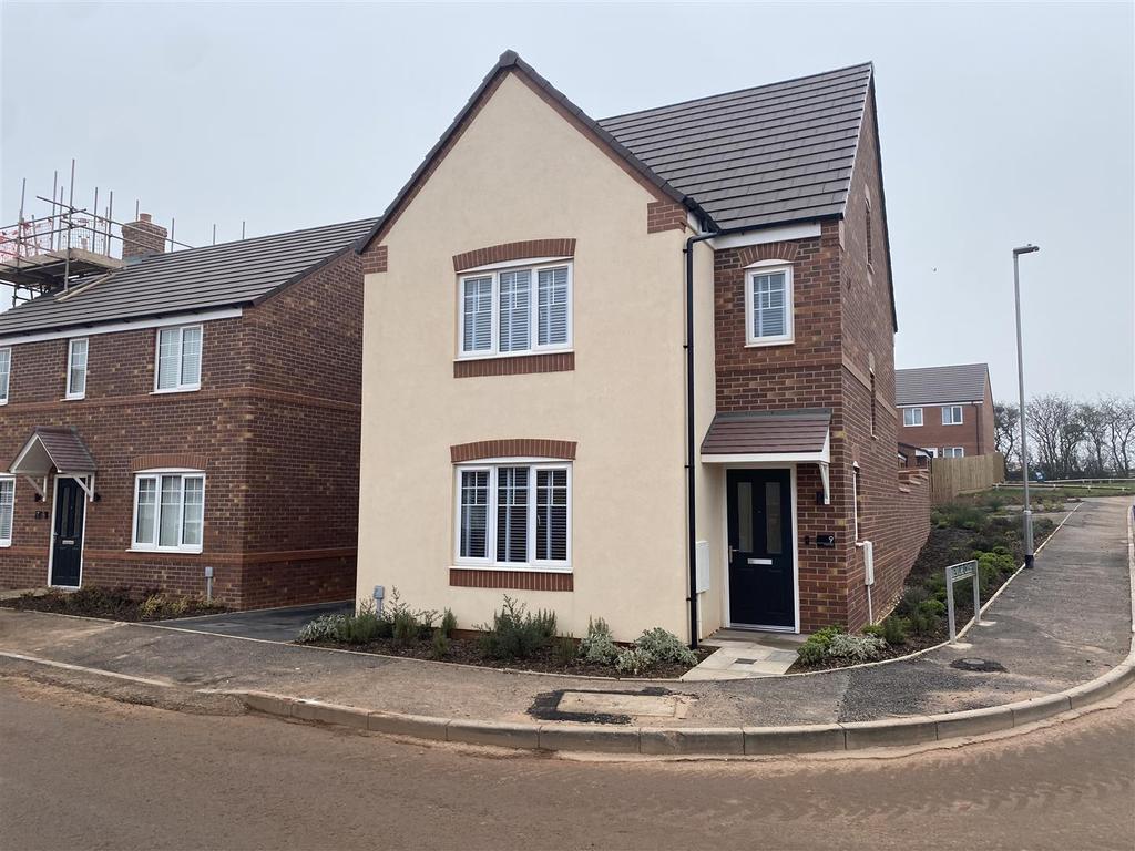 Astral Way, Stone 4 bed detached house £1,300 pcm (£300 pw)