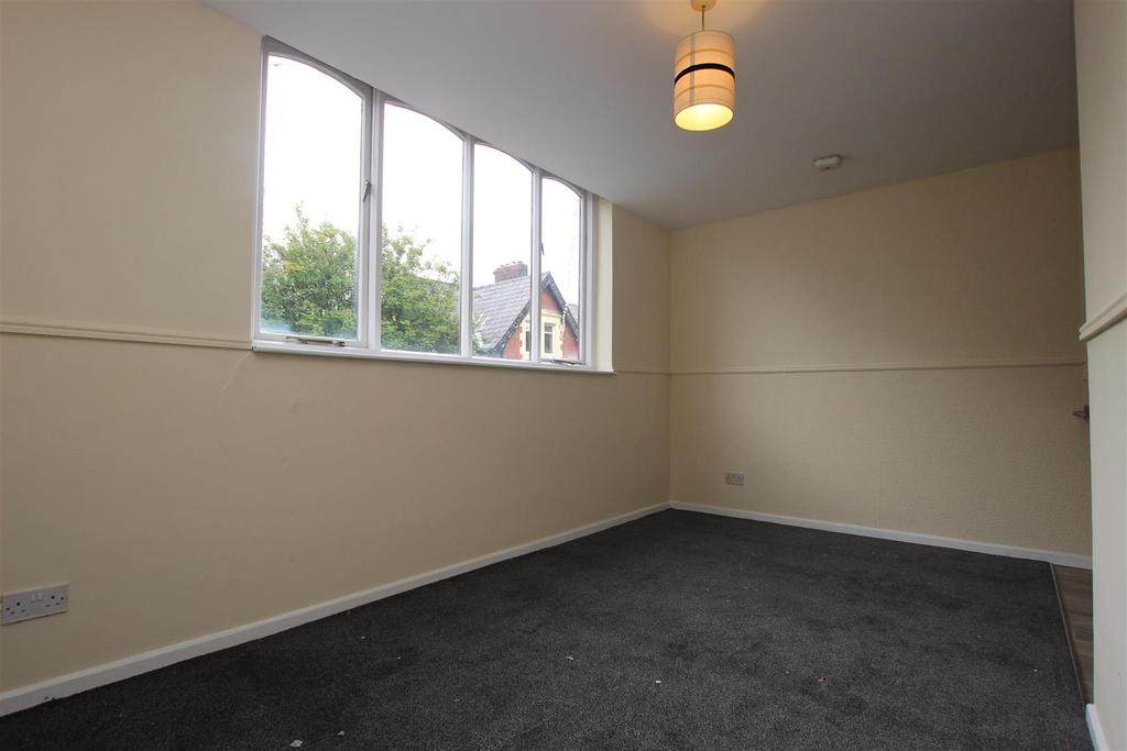 Bridge Street, Darwen, BB3 2AA Studio £280 pcm (£65 pw)