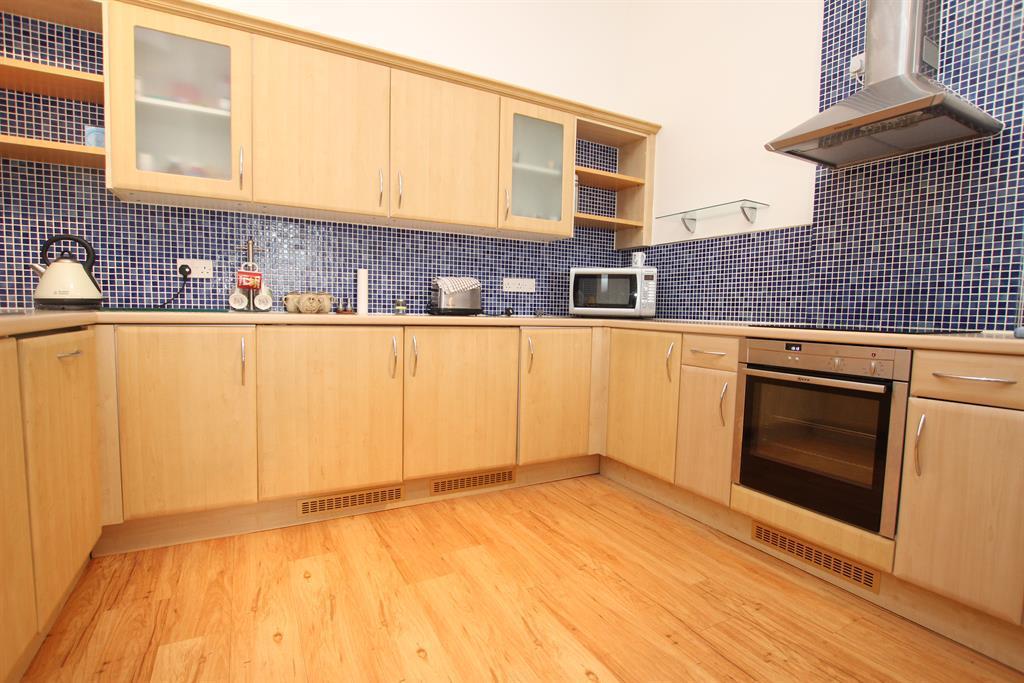 Valley Mill, Cottonfields, Bolton... 2 bed flat £900 pcm (£208 pw)