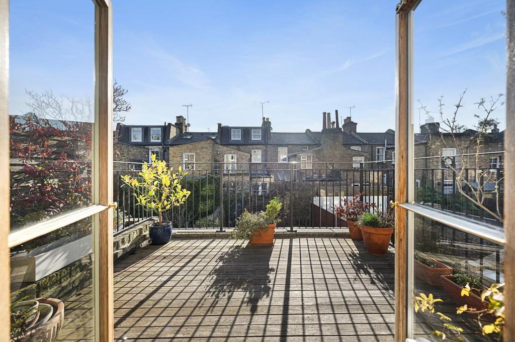 Irving Road, London W14 1 bed flat £1,998 pcm (£461 pw)