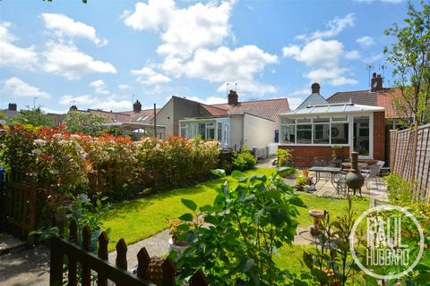 2 bedroom semi-detached bungalow for sale, Chestnut Avenue, Oulton Broad, NR32