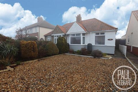 2 bedroom semi-detached bungalow for sale, Chestnut Avenue, Oulton Broad, NR32