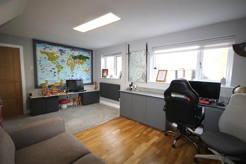 16 Friars Close, Cheadle, Stoke-on-trent, ST10 1AT