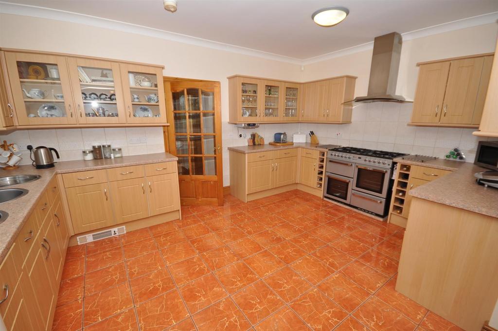 Kitchen / Dining Family room