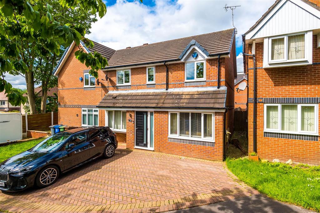 Shearwater Avenue, Astley, Manchester 4 bed semidetached house £290,000