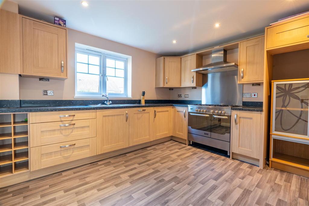 Featherstone Grove, Great Park, Gosforth 5 bed townhouse £345,000