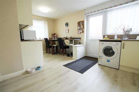 21 Charles Drive, Flint, CH6 5QF