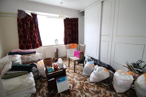 10 Lakehurst Road, Epsom, KT19 0ES