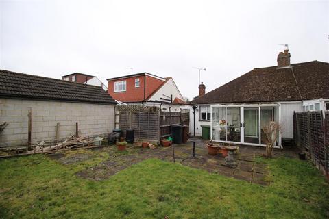 10 Lakehurst Road, Epsom, KT19 0ES