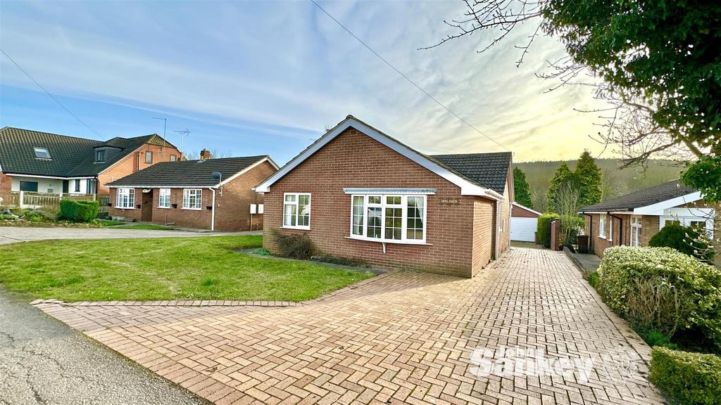 Northfield Avenue, Pleasley Vale... 3 bed detached bungalow £325,000