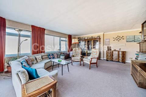 Flat 5, Sunrise View The Rise, London, NW7 2LL