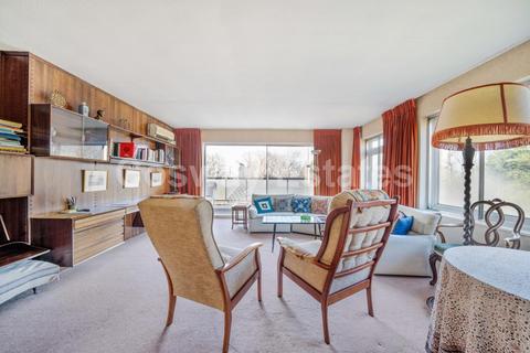 Flat 5, Sunrise View The Rise, London, NW7 2LL
