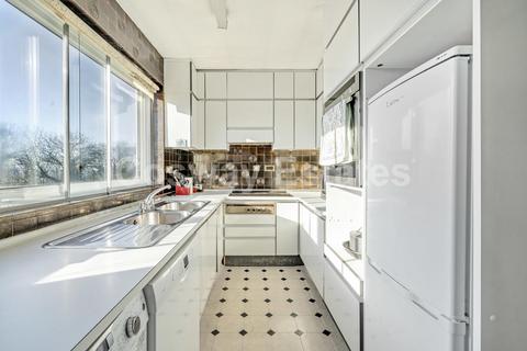 Flat 5, Sunrise View The Rise, London, NW7 2LL