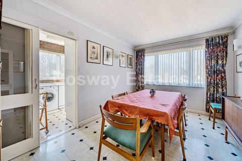 Flat 5, Sunrise View The Rise, London, NW7 2LL