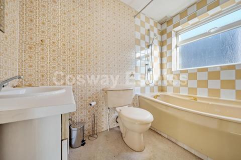 Flat 5, Sunrise View The Rise, London, NW7 2LL