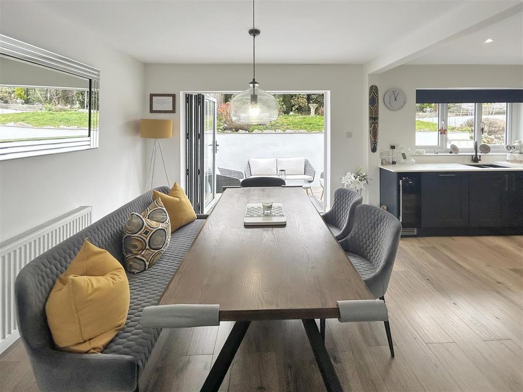Applegarth Avenue, Newton Abbot 3 bed semidetached bungalow £400,000