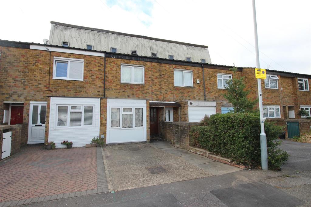 Hilliards Road, Uxbridge, 4 bed townhouse £1,796 pcm (£414 pw)