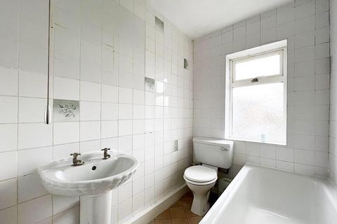 8 Dove Hill, Royston, Barnsley, S71 4BX