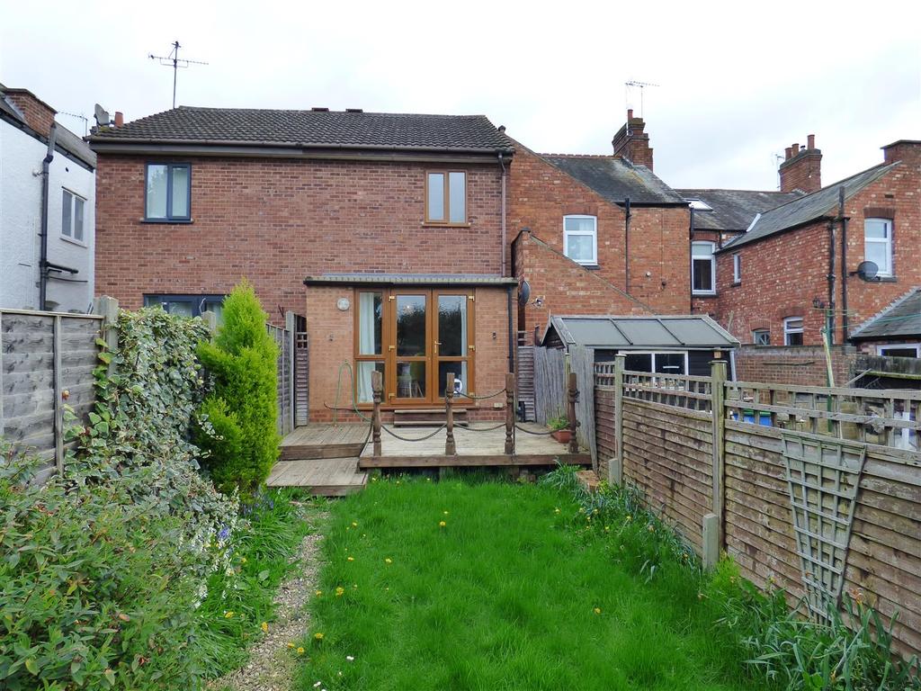 Logan Street, Market Harborough 2 bed semidetached house £800 pcm (£