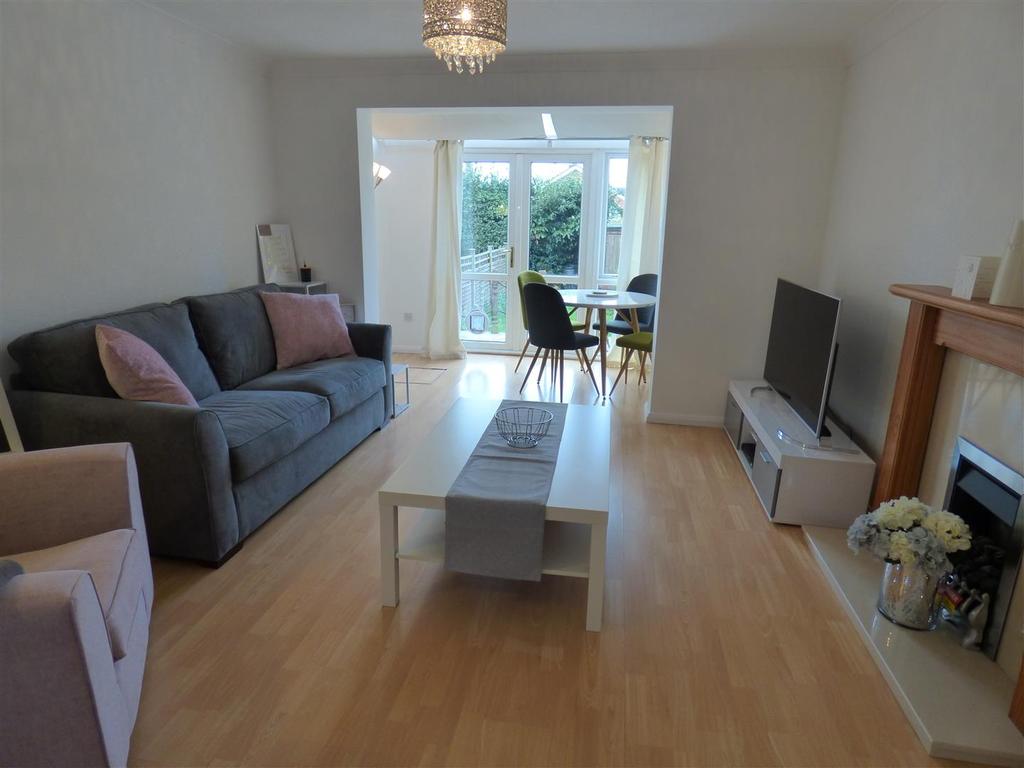 Logan Street, Market Harborough 2 bed semidetached house £800 pcm (£