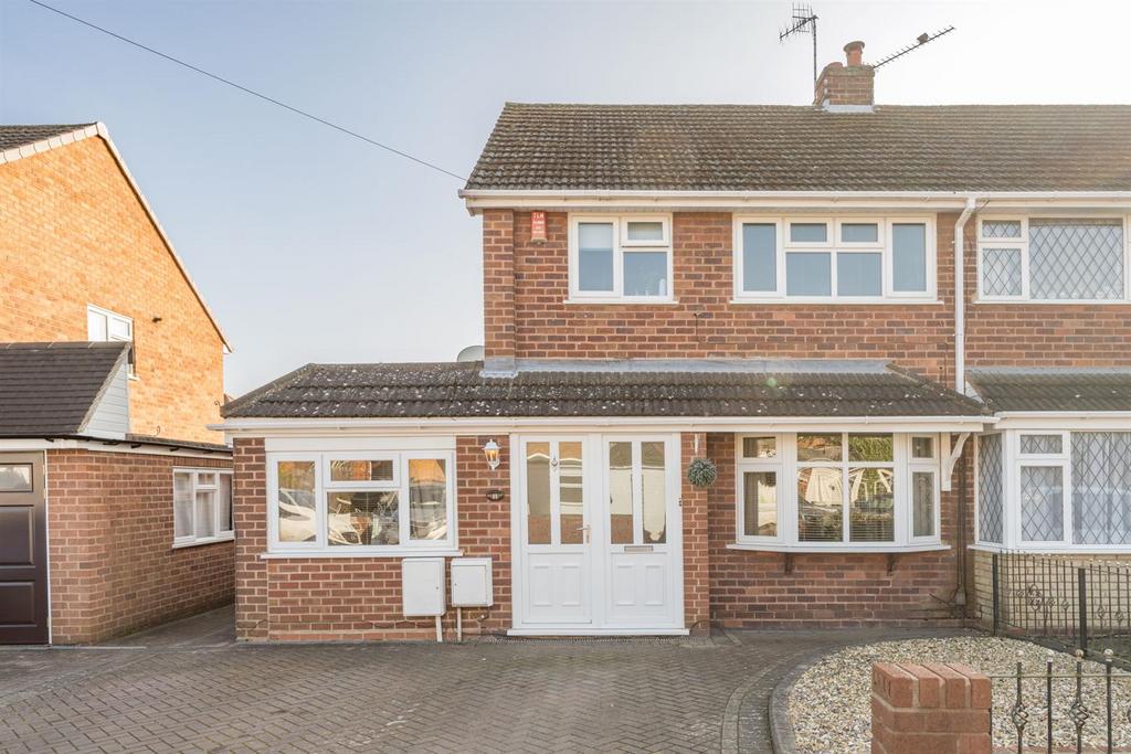 Close, Kingswinford, DY6 9PW 3 bed semidetached house £310,000