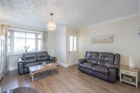 11 Barnett Close, Kingswinford, DY6 9PW