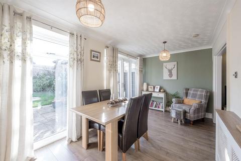 11 Barnett Close, Kingswinford, DY6 9PW