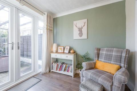 11 Barnett Close, Kingswinford, DY6 9PW