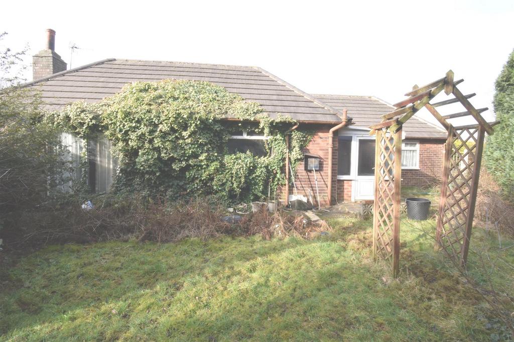 Wearish Lane, Westhoughton, Bolton 2 bed detached bungalow £150,000