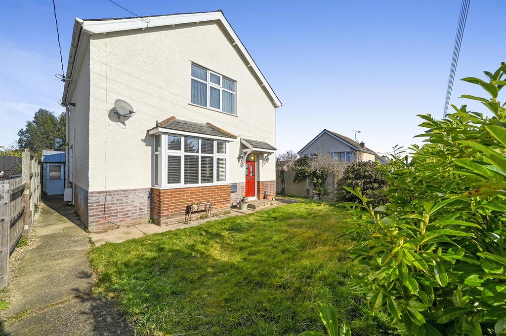 Colchester Road, Lawford, Manningtree 3 bed detached house for sale £375,000