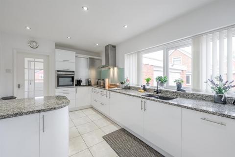 6 Alderlea Close, Stourbridge, DY8 2LA