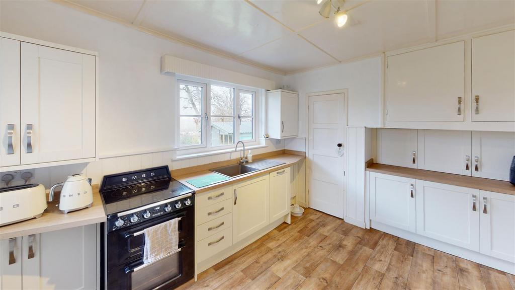 Inglestone-Bullen-Road-Kitchen (1).jpg