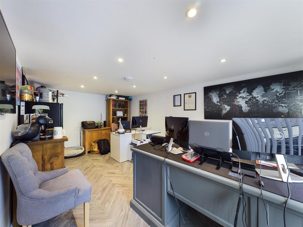 CAM00419 P1-PR0278-STILL02.jpg