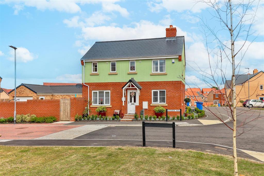 Hudson Way, Hadleigh 3 bed detached house for sale £365,000