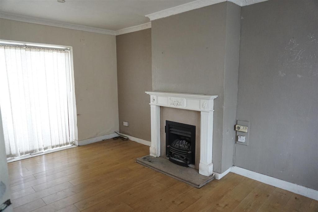 Beech Road, Skellow, Doncaster 3 bed end of terrace house £100,000