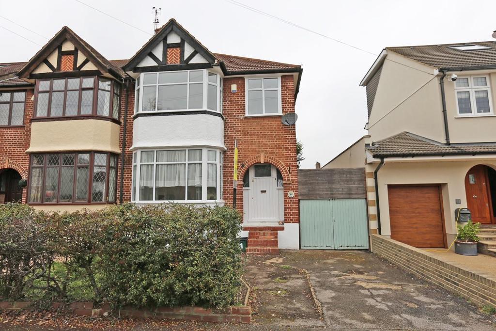 Woodside Avenue, Chislehurst 3 bed end of terrace house £2,100 pcm (£