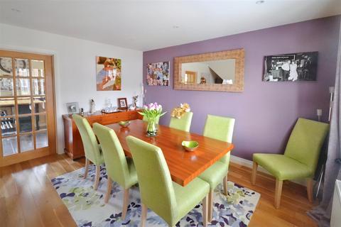 25 Glenfields Road, Haverfordwest, SA61 1EB