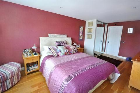 25 Glenfields Road, Haverfordwest, SA61 1EB