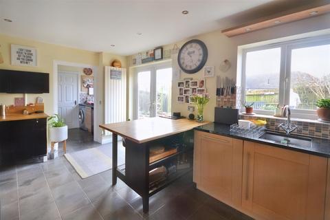 25 Glenfields Road, Haverfordwest, SA61 1EB