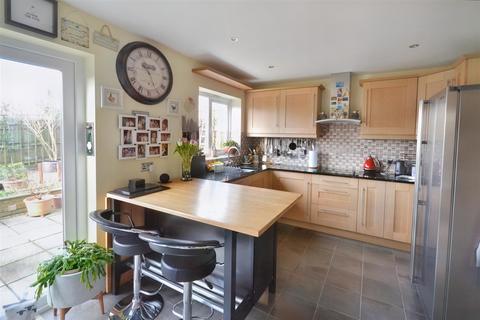 25 Glenfields Road, Haverfordwest, SA61 1EB