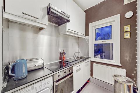 2 bedroom flat to rent, Allington Road, Queens Park, London